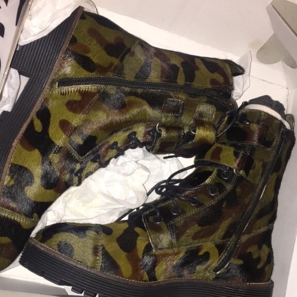 Boots - Picture 3 of 5